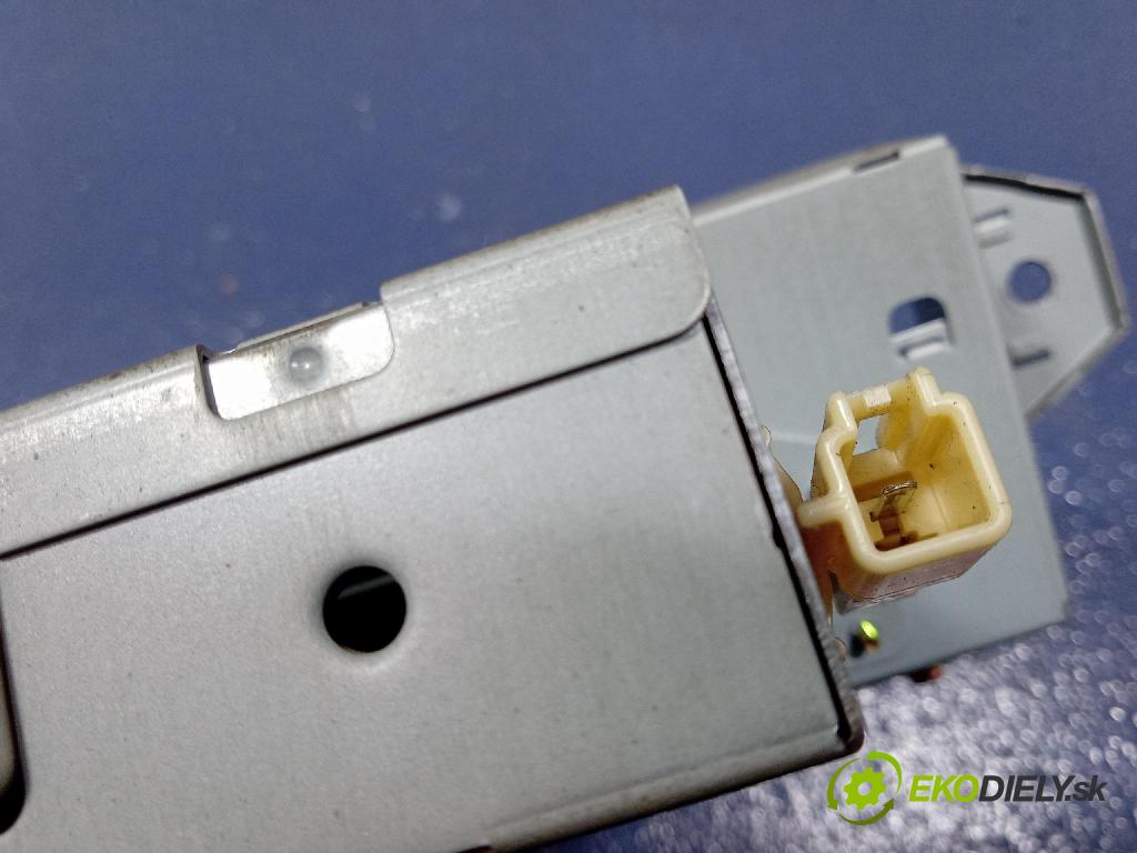 Toyota Avensis 2003 displej Radio / GPS 86110-05020