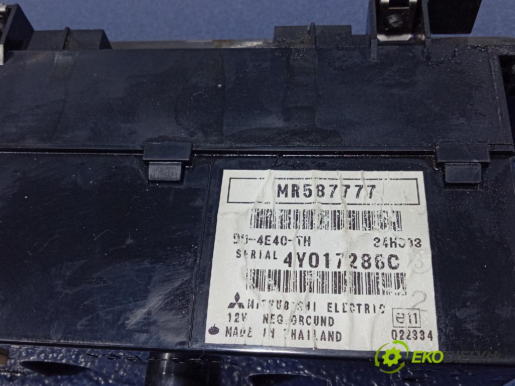 Mitsubishi Colt 2005 displej Radio / GPS MR587777