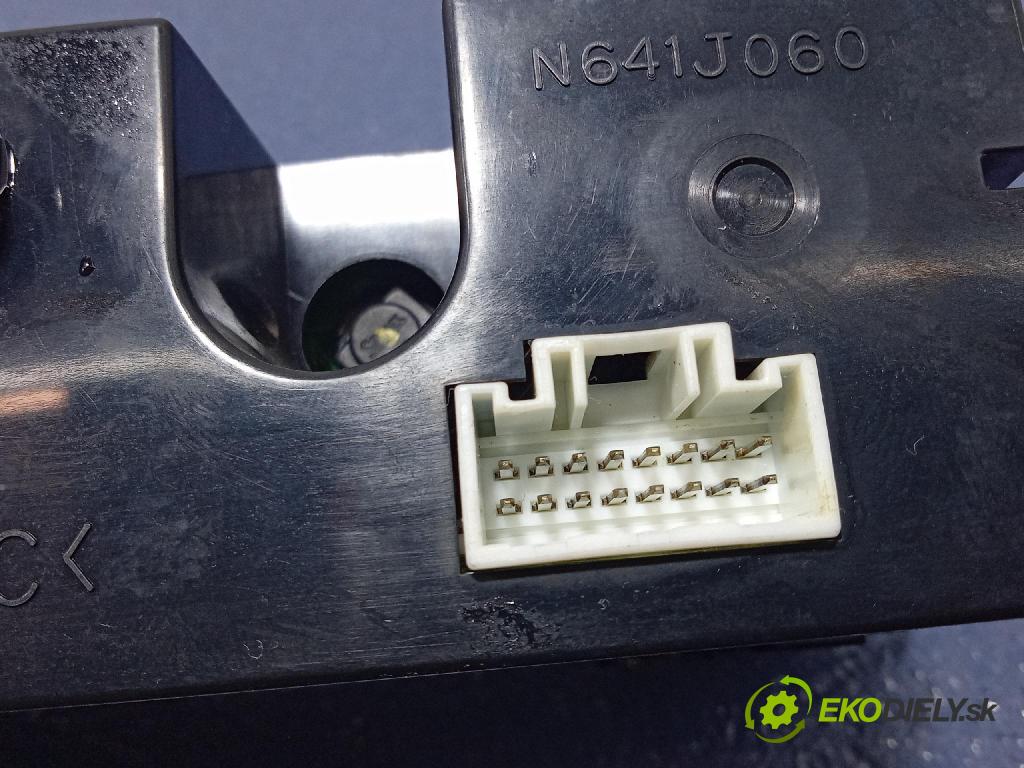 Mitsubishi Colt 2005 displej Radio / GPS MR587777