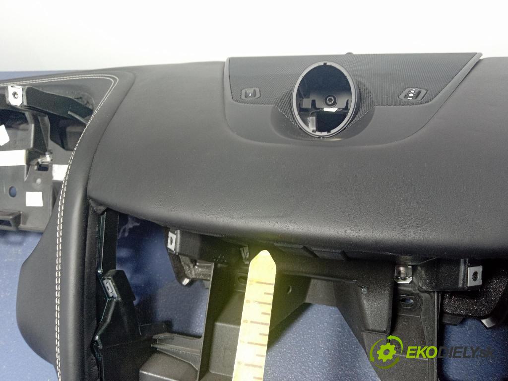 Maserati Levante 2017 kokpit,přistrojova deska 670043346