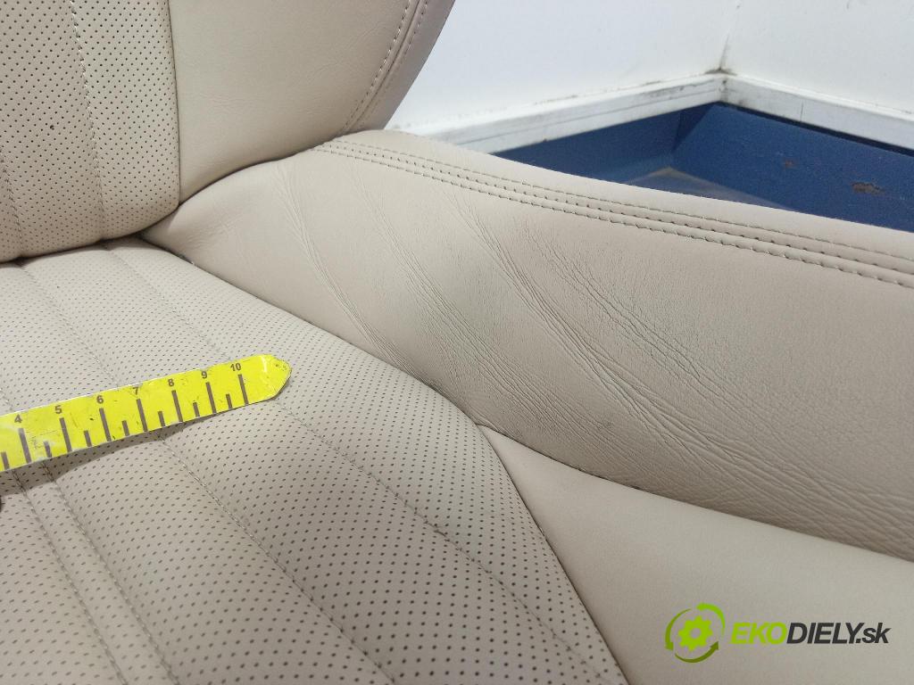 Maserati Levante 2017 sedačke: Soubor.