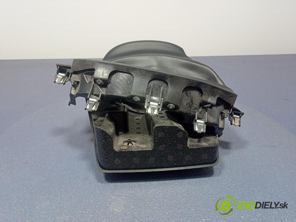 Maserati Levante 2017 kryt Plast: Interiéry: 670043352