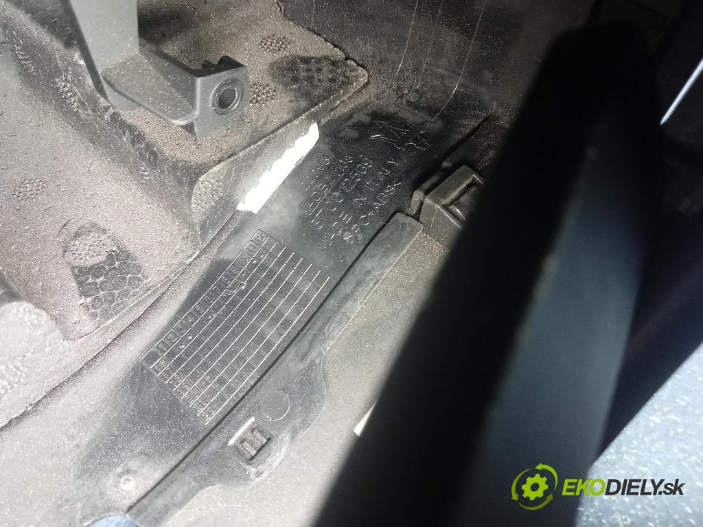 Maserati Levante 2017 kryt Plast: Interiéry: 670043352