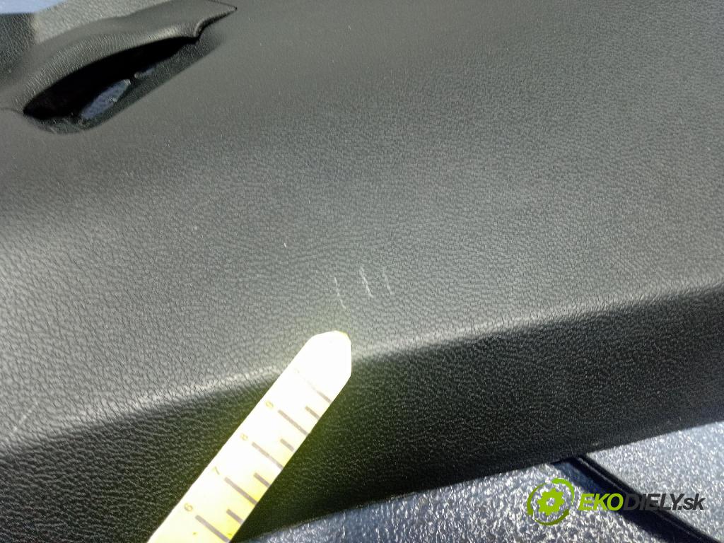 Maserati Levante 2017 kryt Plast: Interiéry: 670040380