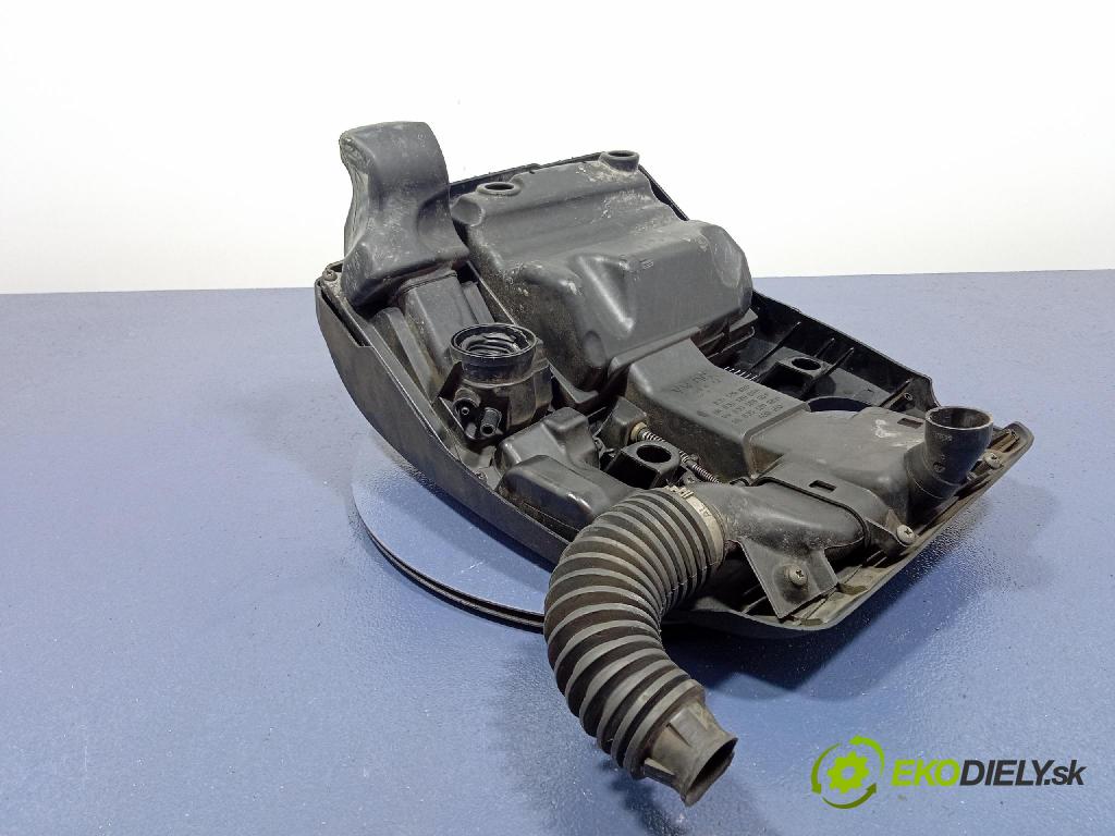 Volkswagen Polo 2002 kryt Motor: 03D129601