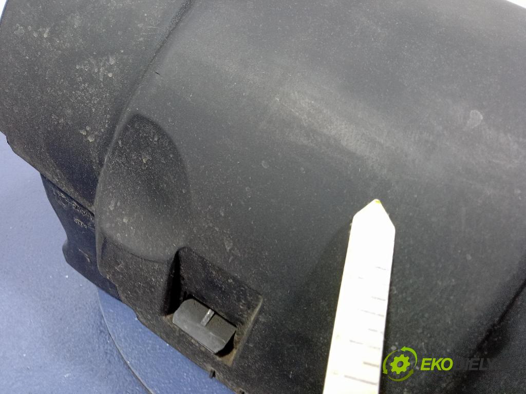 Volkswagen Polo 2002 kryt Motor: 03D129601