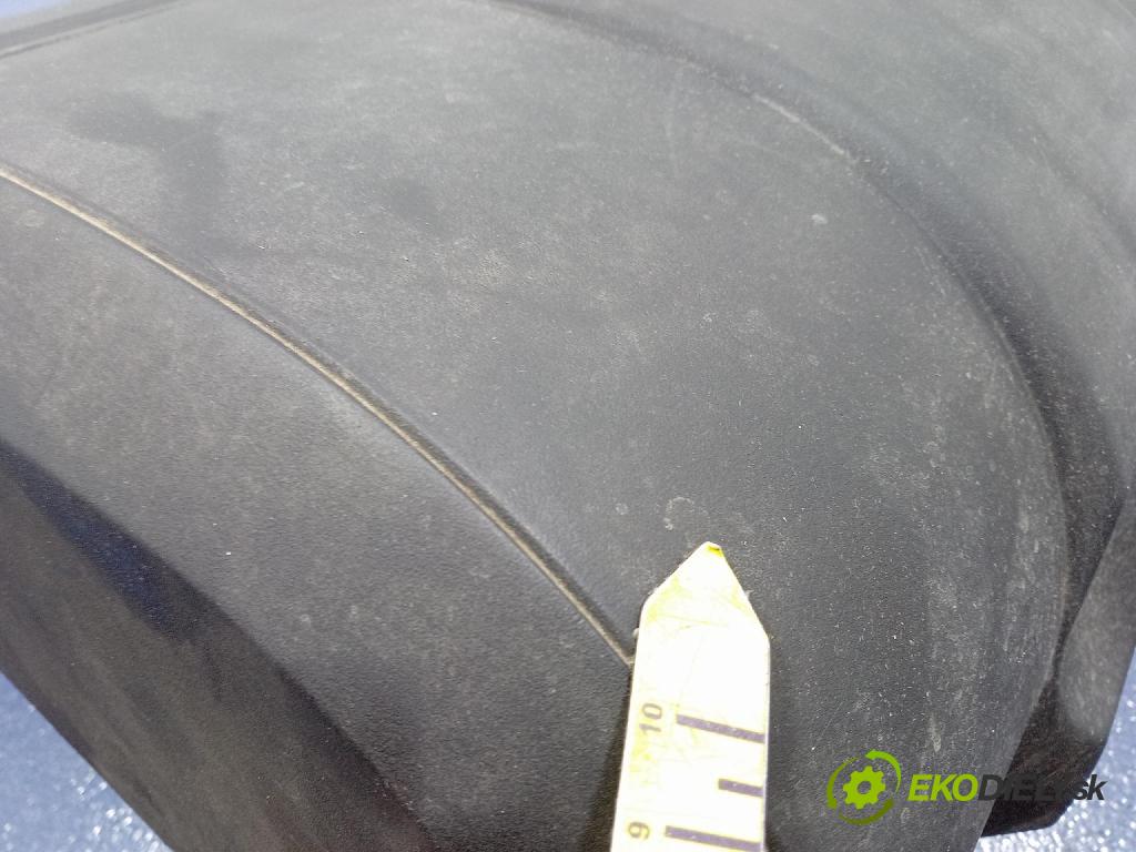 Volkswagen Polo 2002 kryt Motor: 03D129601