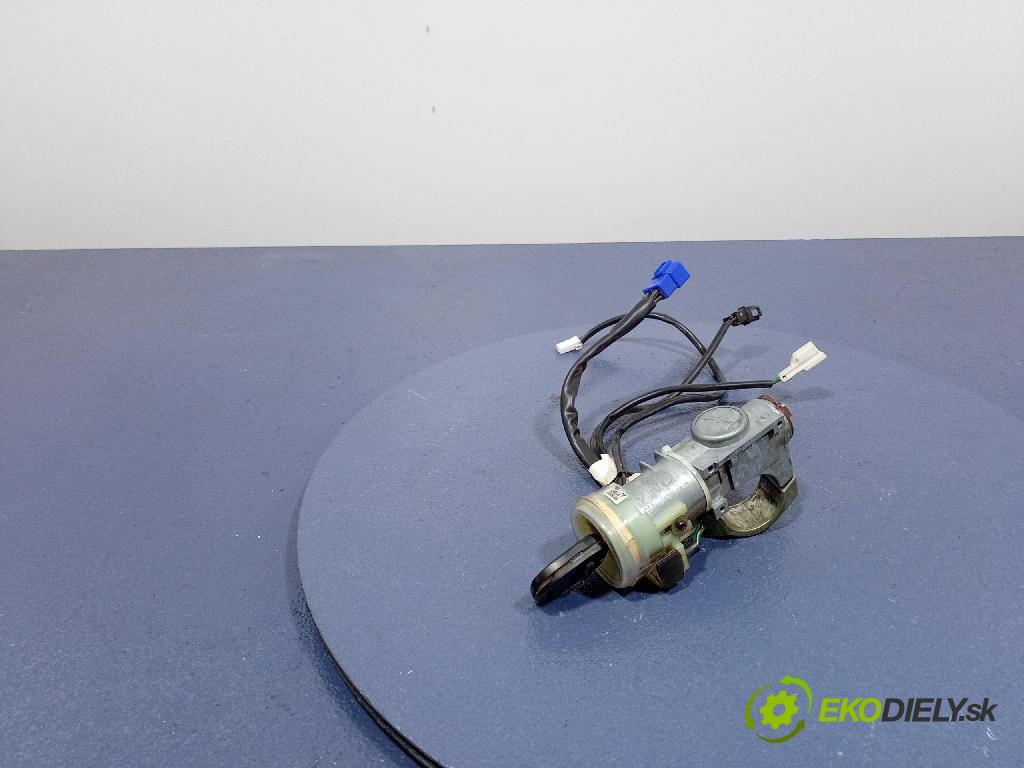 Subaru Legacy 2.0 awd 2001 Spínač zapalování. 88215AE010