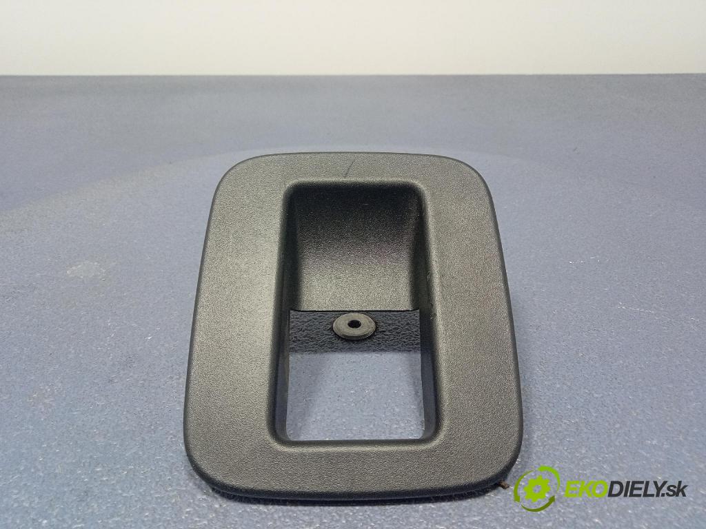 Maserati Levante 2017 kryt Plast: Interiéry: 670047037