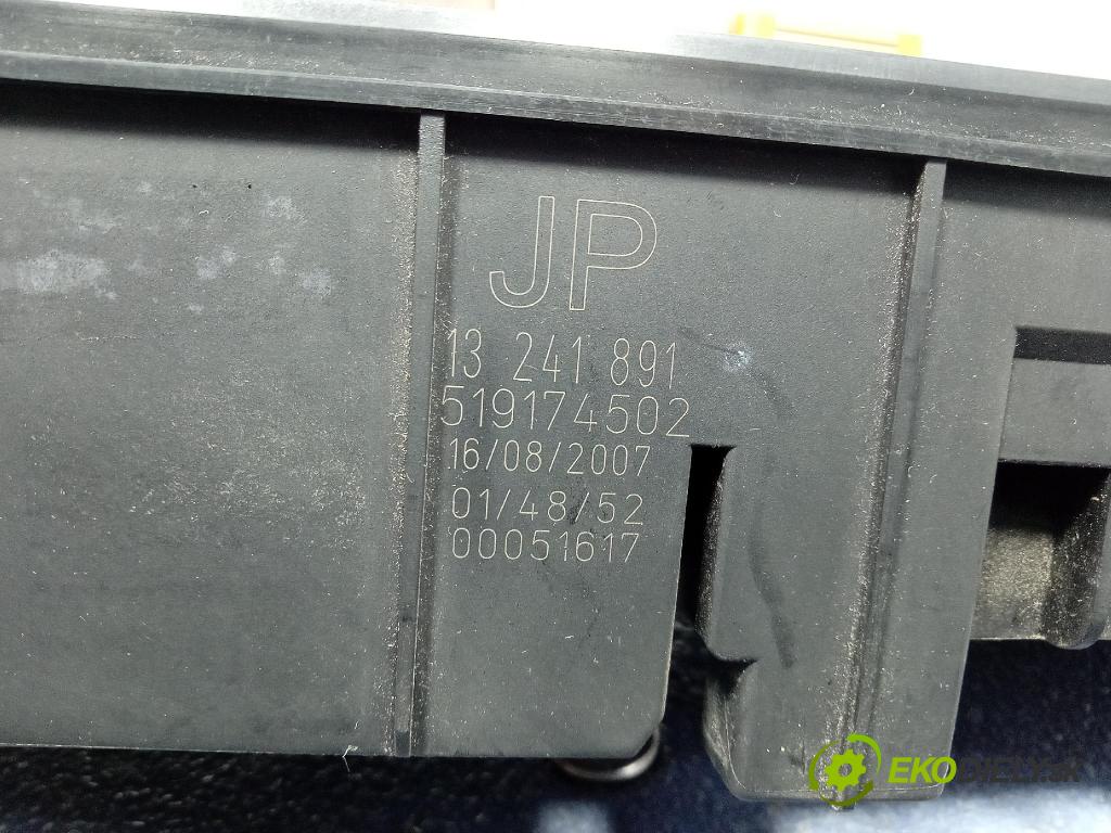 Opel Vectra 2007 skrinka Poistky: 13241891