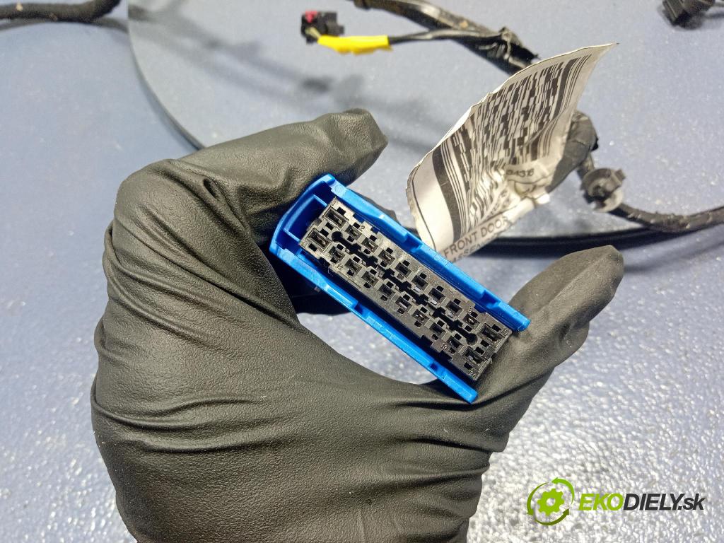 Maserati Levante 2017 instalace Elektrický: 06700334020