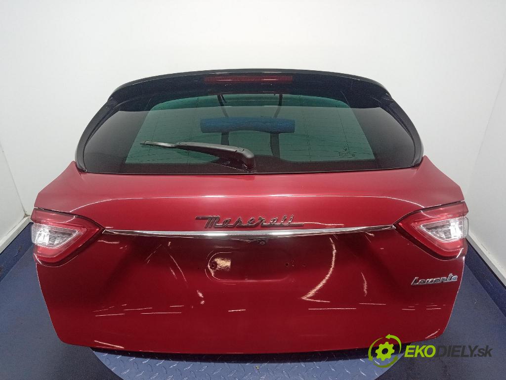 Maserati Levante 2017 zadní dveře kufra: kufr
