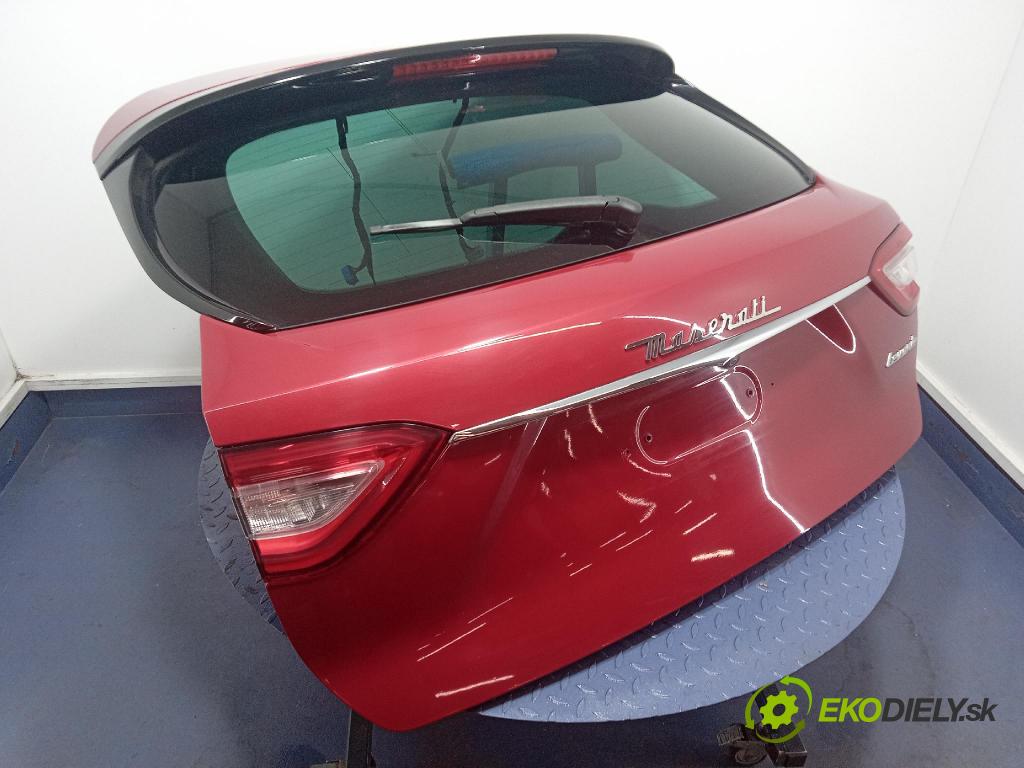 Maserati Levante 2017 zadní dveře kufra: kufr
