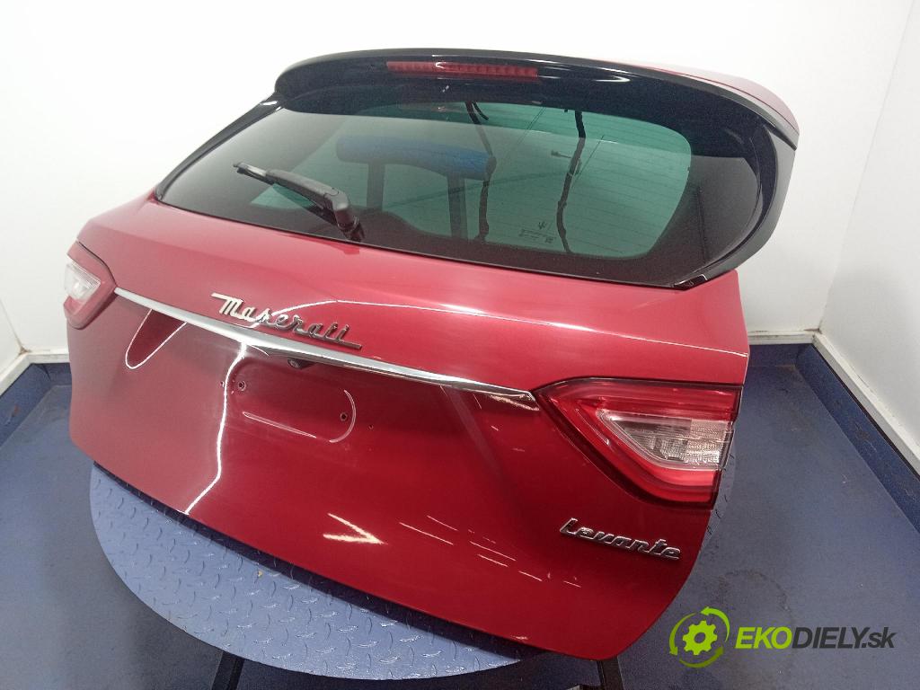 Maserati Levante 2017 zadní dveře kufra: kufr