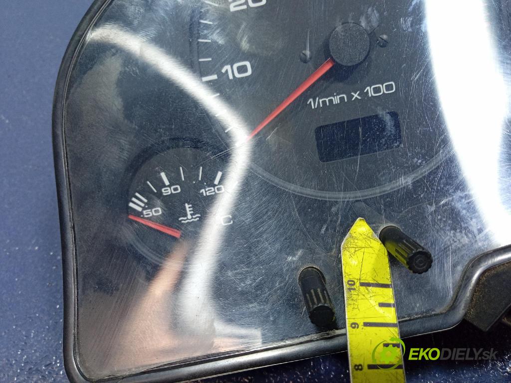 Audi 80 1993 Přístrojová deska 8A0919033G