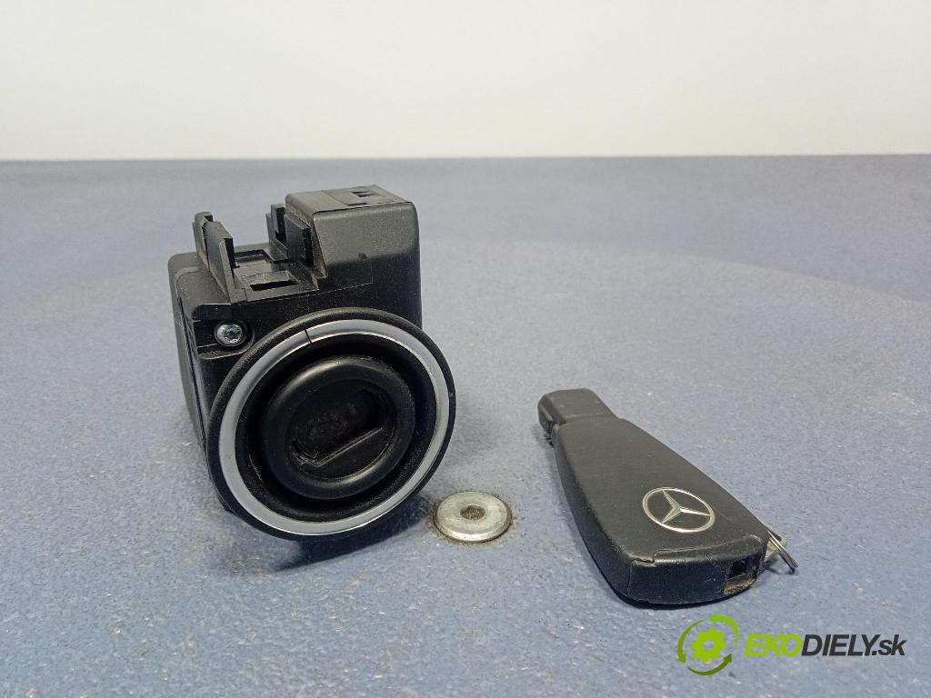 Mercedes C-klasa 1999 Spínač zapalování. 2105450208