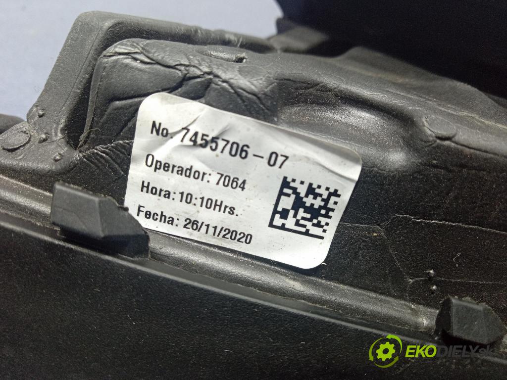 Bmw X6 0 kryt Plast: Interiéry: 7455706