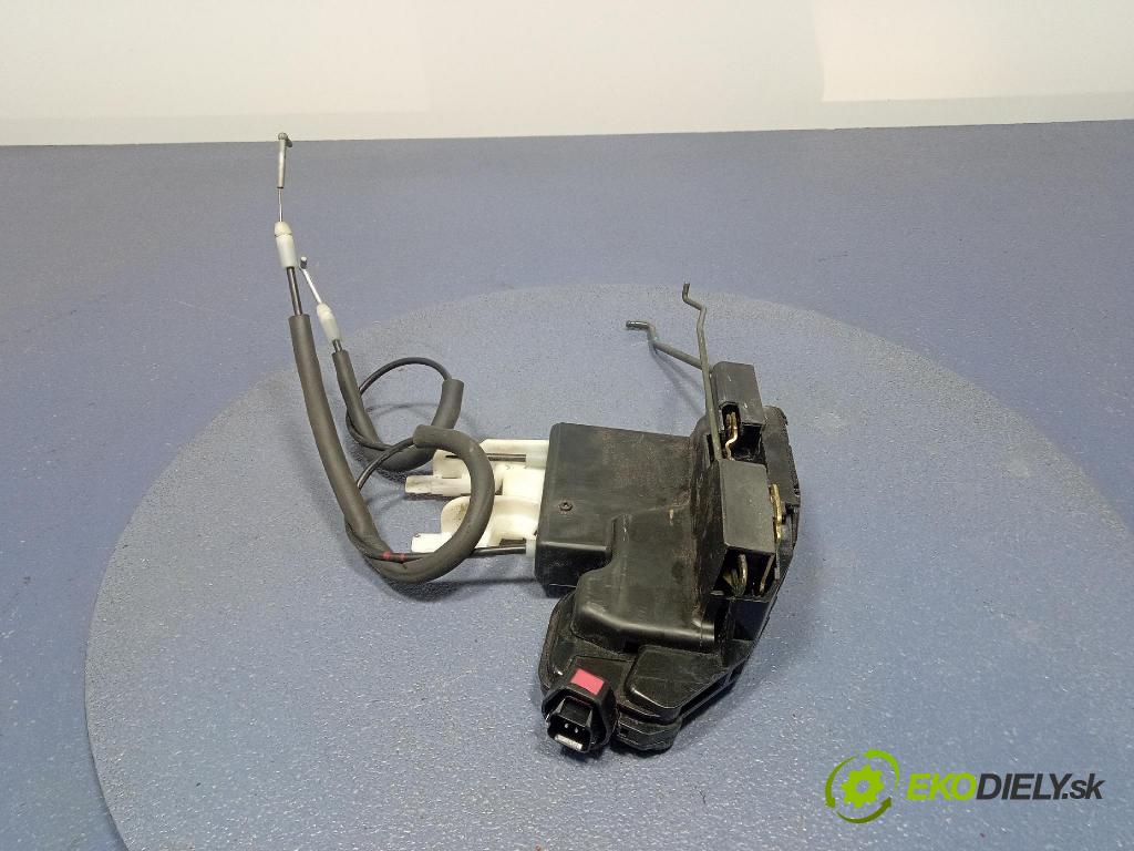 Hyundai Santa fe 2004 zámek dveře před Levý:
