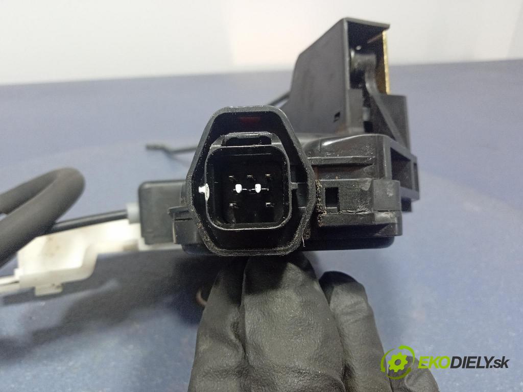 Hyundai Santa fe 2004 zámek dveře před Levý: