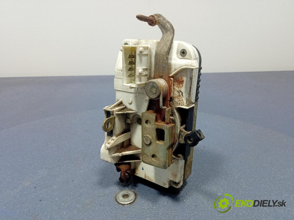 Peugeot 807 2003 zámek dveře před Levý: