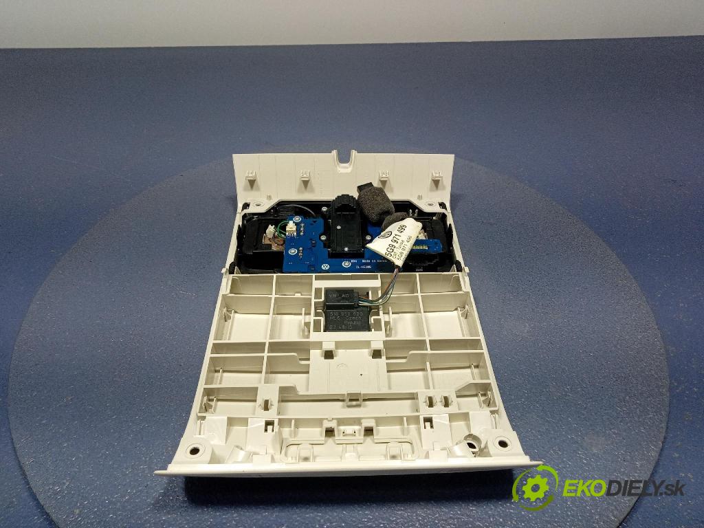 Vw Passat 2016 Lampy Uvnitř 5G0867489B