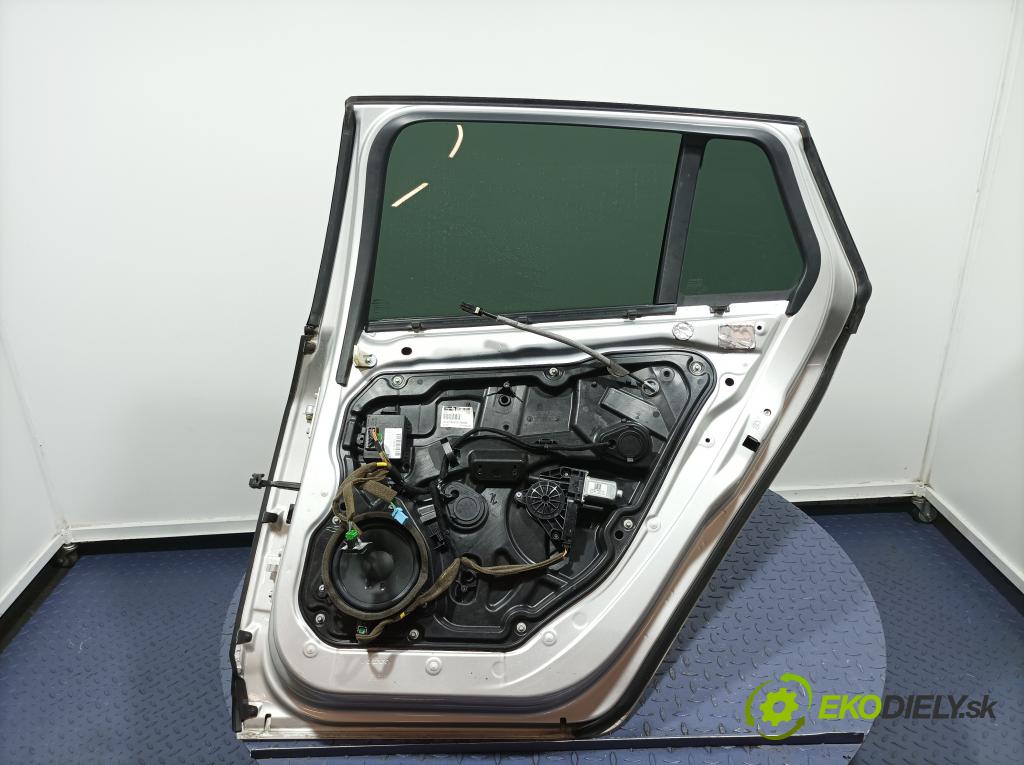 Volvo V60 2013 dveře Zad: prave 01