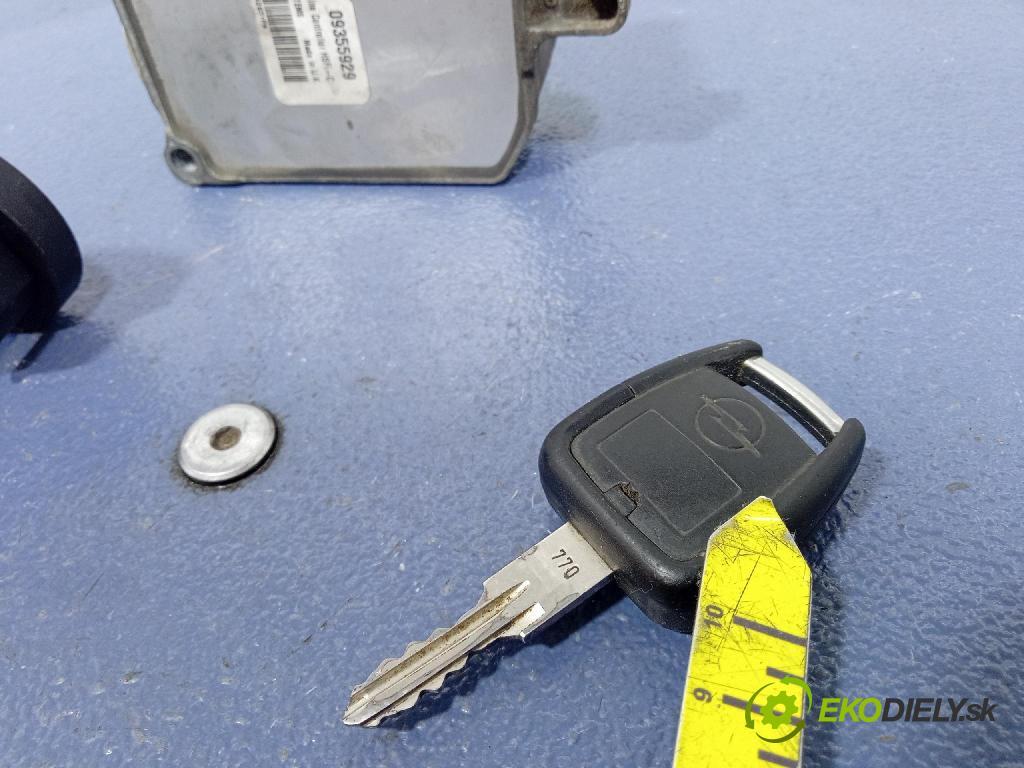 Opel Astra 2000 řídící jednotka Motor: 09355929