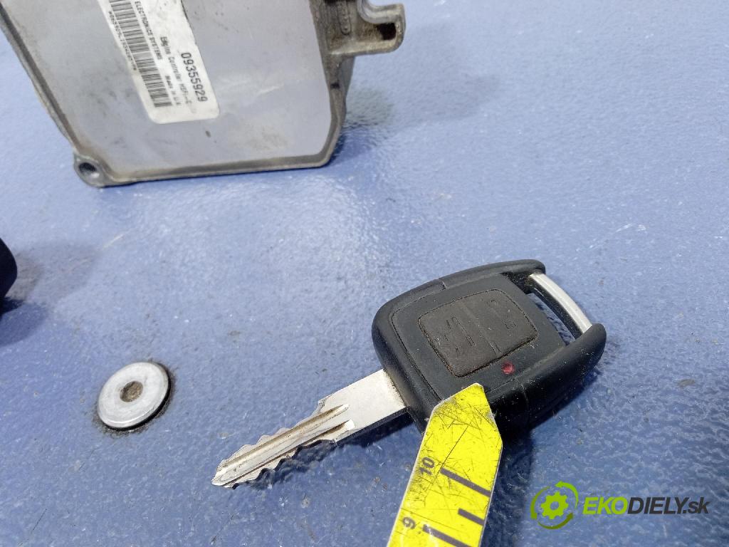 Opel Astra 2000 řídící jednotka Motor: 09355929