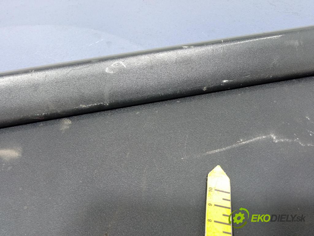 Toyota Corolla 2003 pláto kufr