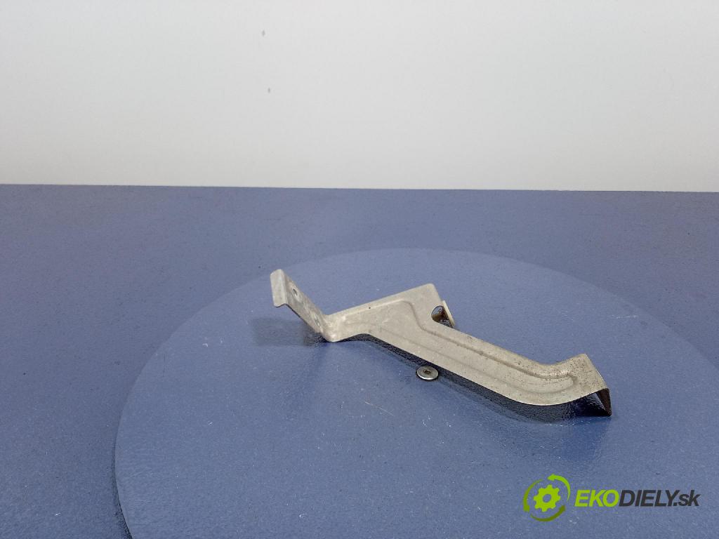 Bmw X6 2020 kryt Plast: podvozek: 7428099