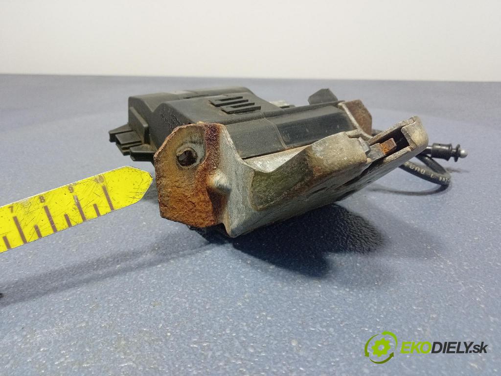 Mercedes C-klasa 2002 zámek Klapky: kufr 2037400135