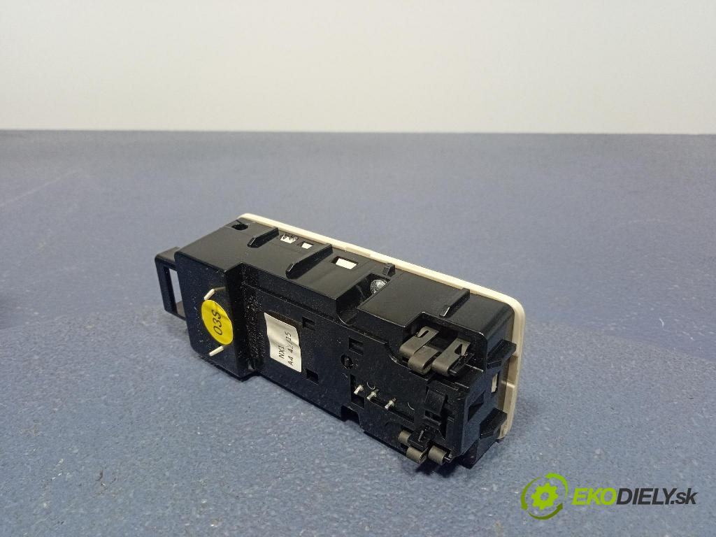 Vw Passat 2016 Lampy Uvnitř 5G9947291