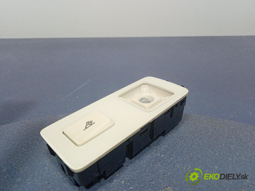 Vw Passat 2016 Lampy Uvnitř 5G9947292