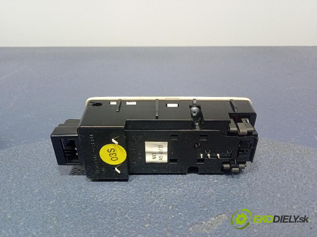 Vw Passat 2016 Lampy Uvnitř 5G9947292