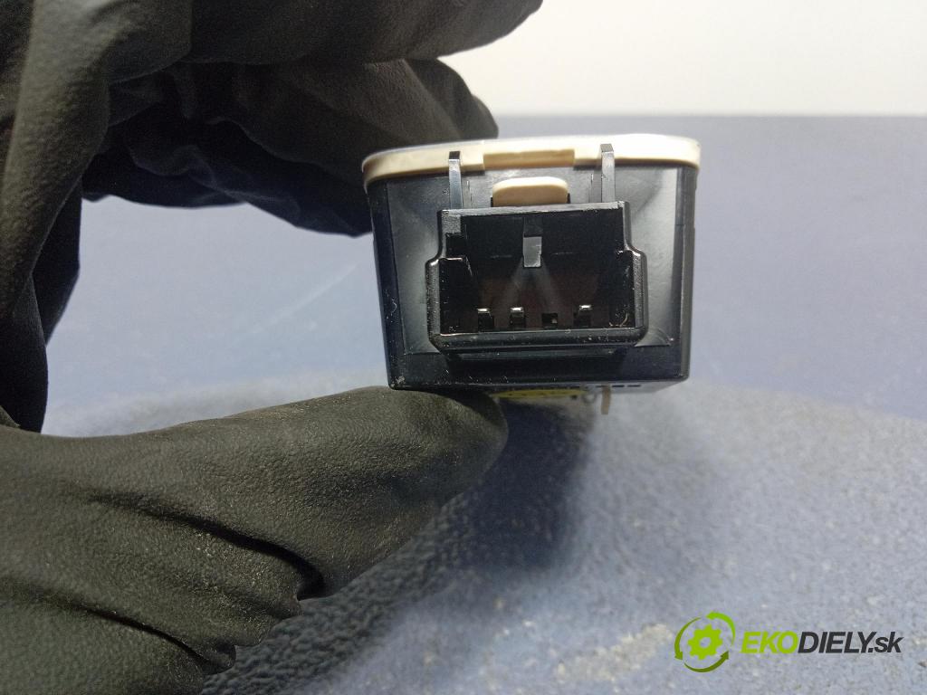 Vw Passat 2016 Lampy Uvnitř 5G9947292
