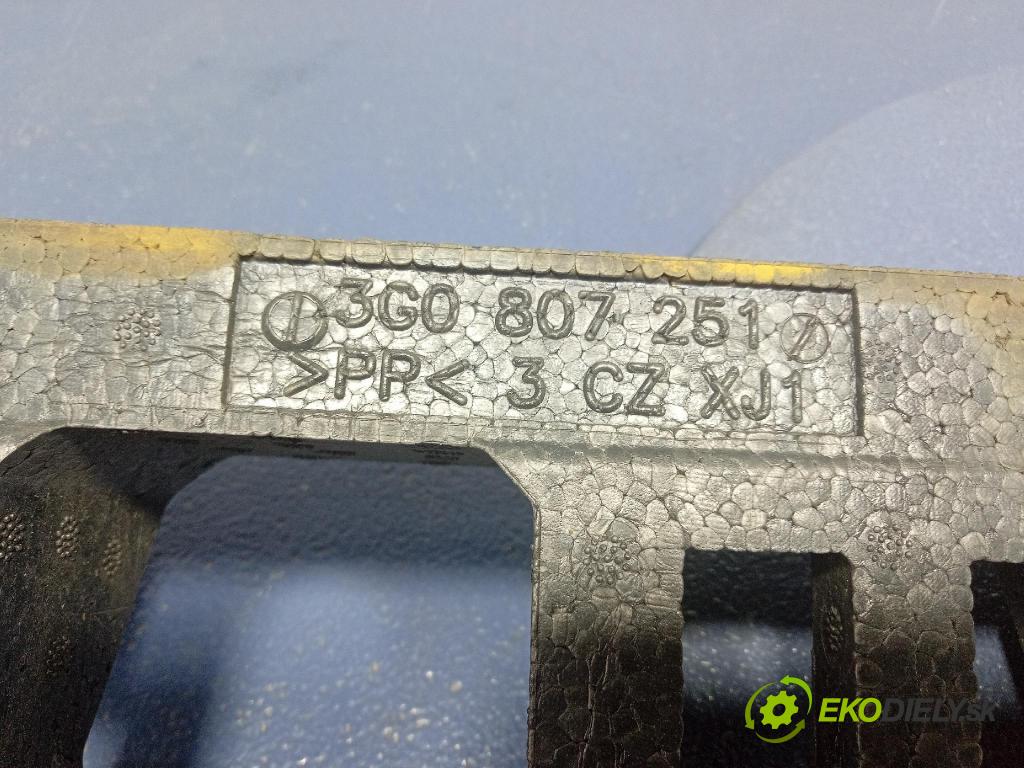 Vw Passat 2016 Upevnění: narazník 3G0807251
