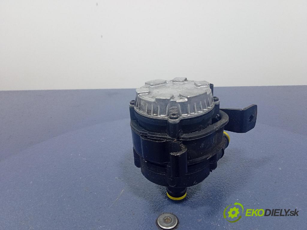 Vw Passat 2016 čerpadlo Voda 04L965567A