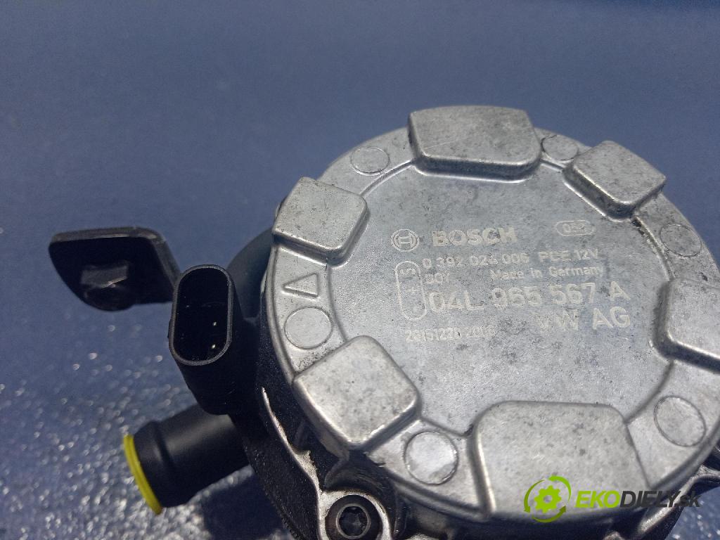 Vw Passat 2016 čerpadlo Voda 04L965567A