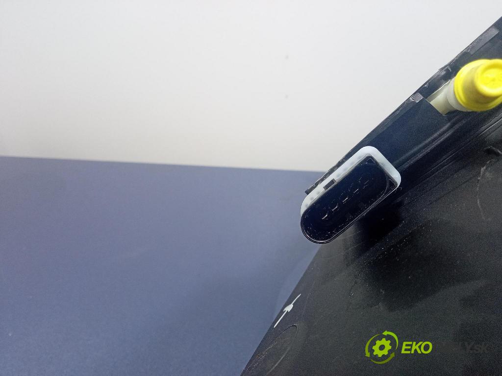 Vw Passat 2016 Nádrž: AdBlue 3Q0131877C