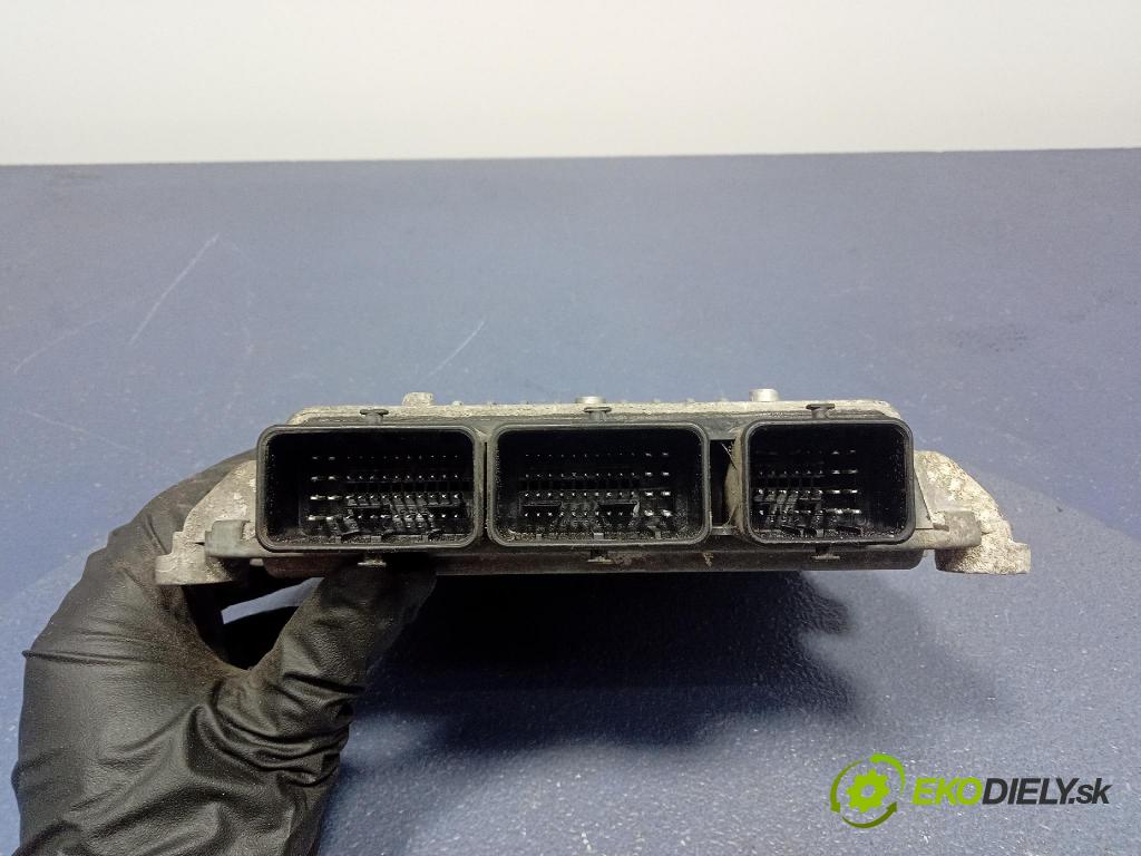 Volvo V50 2004 řídící jednotka Motor: 30729065A