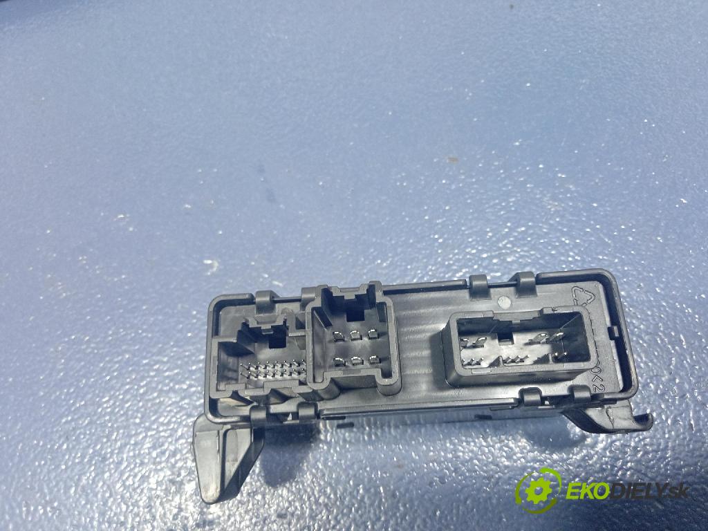 Opel Insignia 2018 snímač / řídící jednotka PDC 84233603