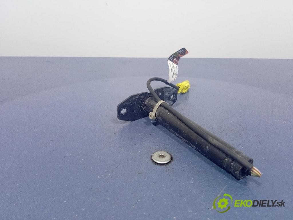 Opel Insignia 2018 zámek masky: 39093522