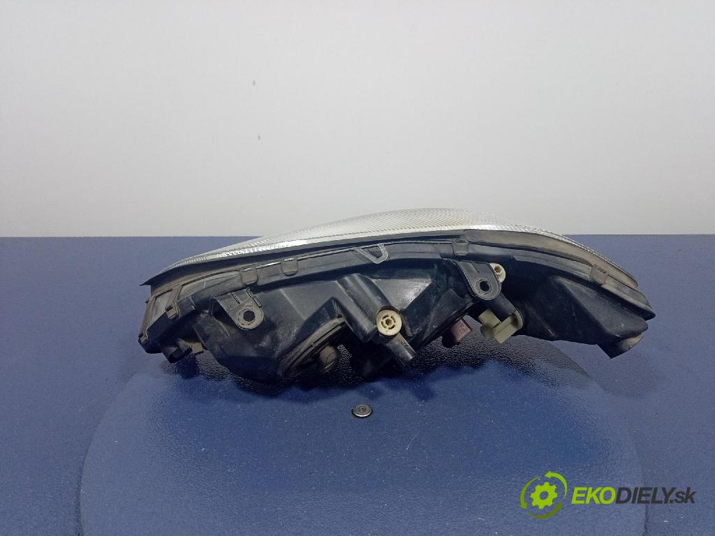 Opel Zafira 2004 světlo v pravo: 89100055
