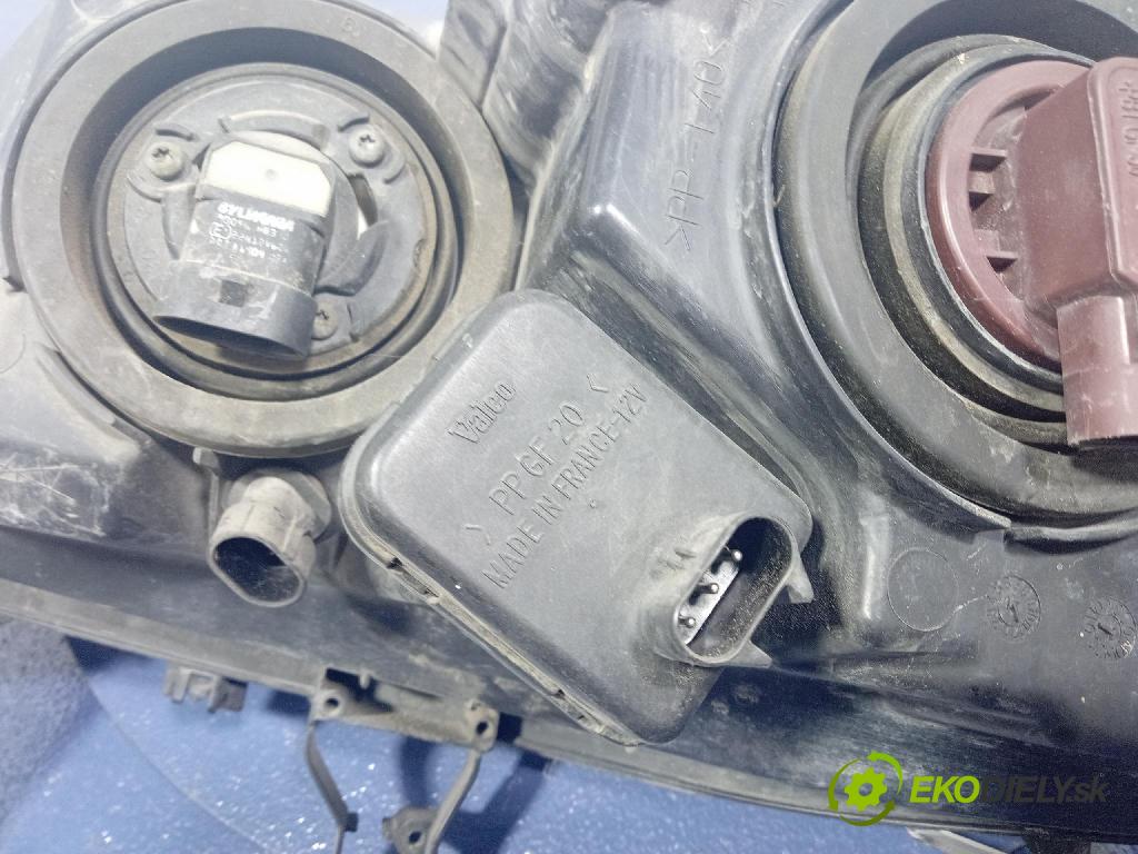 Opel Zafira 2004 světlo v pravo: 89100055