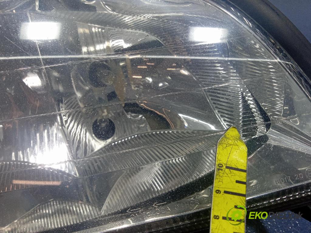 Opel Zafira 2004 světlo v pravo: 89100055