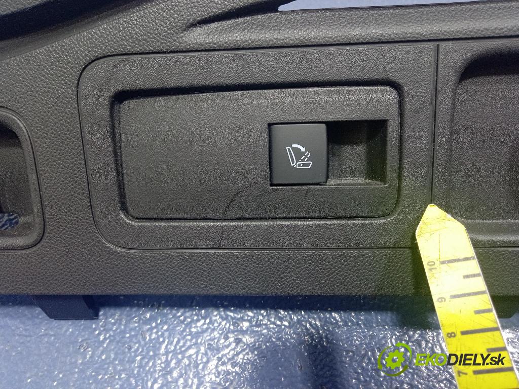 Opel Insignia 2018 kryt Plast: Interiéry: 39010367