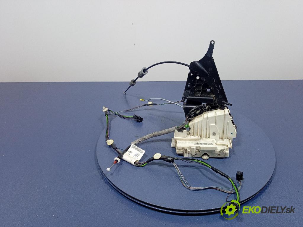 Mercedes A-Klasa 2005 zámek dveře před v pravo: 1697202835