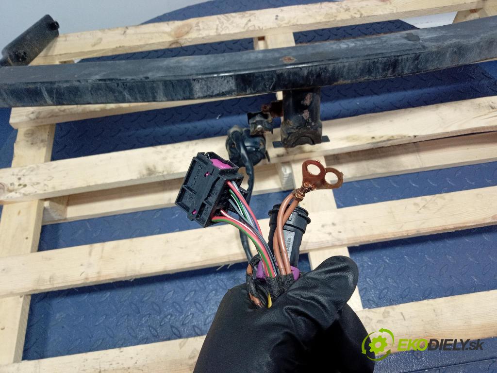 Vw Touran 2008 oko Do Přívěsy 1T0803882A