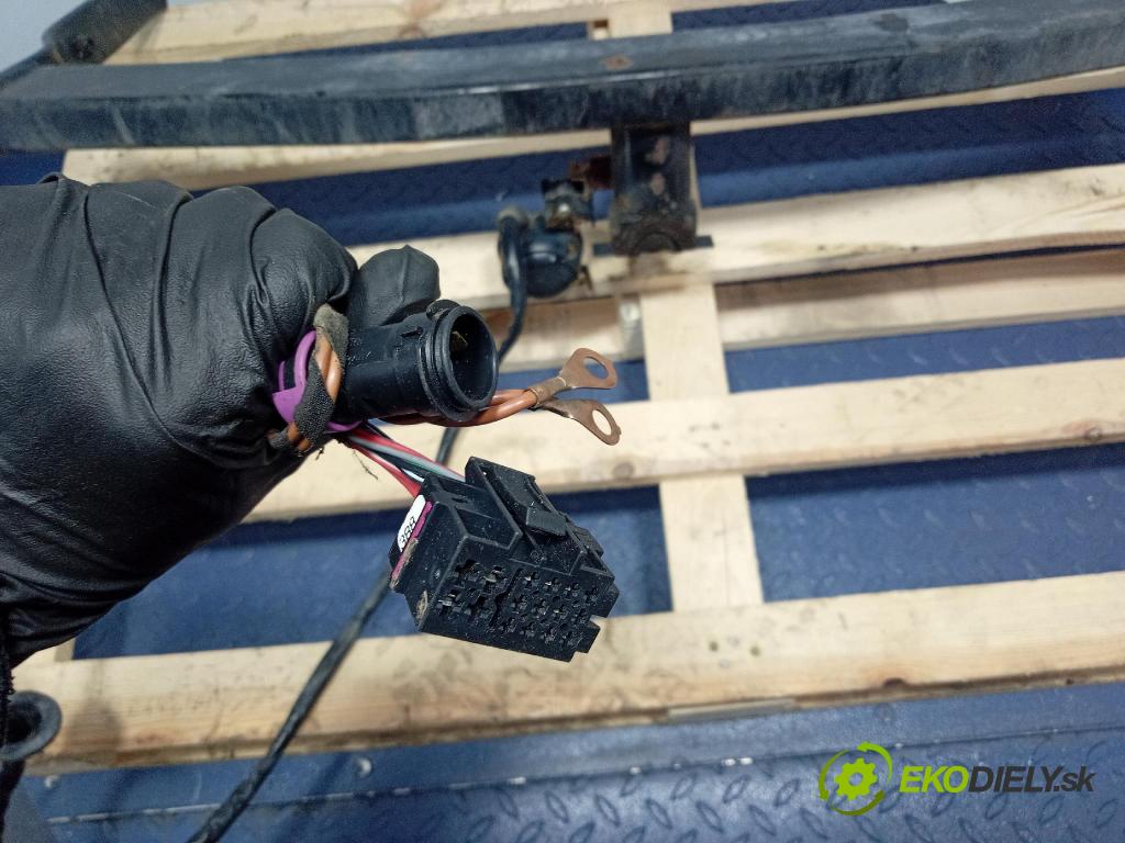 Vw Touran 2008 oko Do Přívěsy 1T0803882A