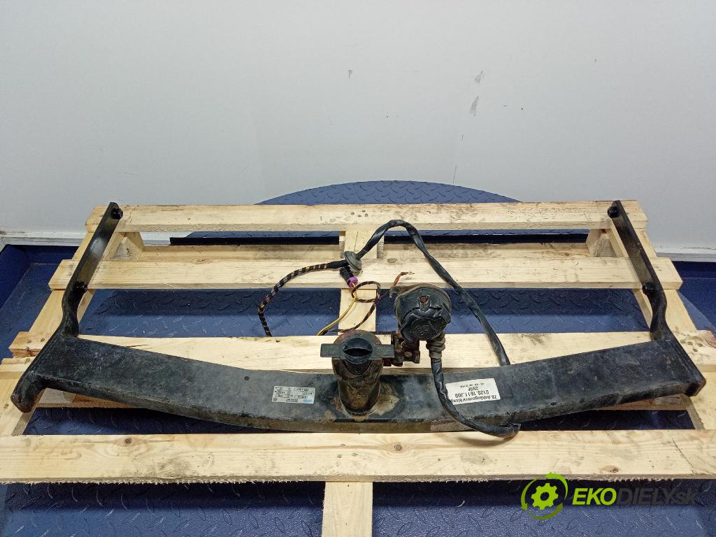 Vw Touran 2008 oko Do Přívěsy 1T0803882A